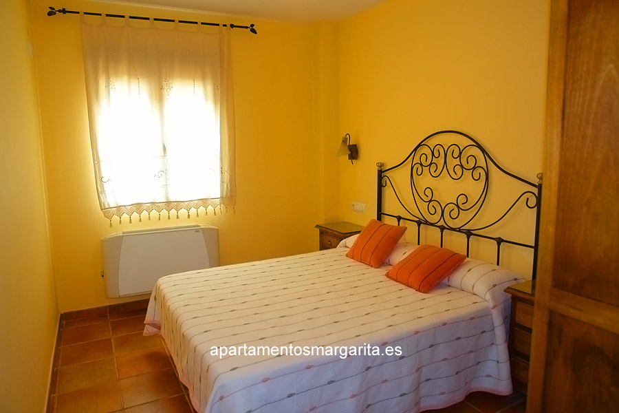 http://www.apartamentosmargarita.es/wp-content/uploads/2014/03/dormitorio1-persea.jpg